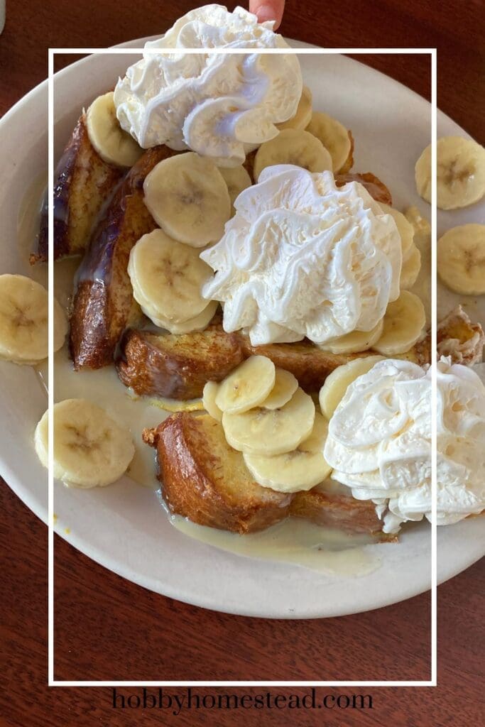 french toast with bananas and buttermilk sauce